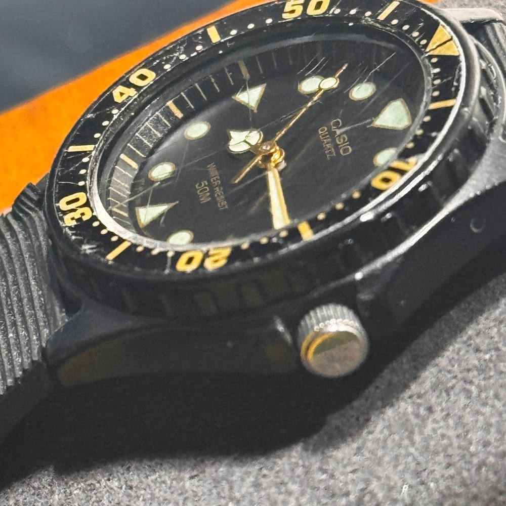 Casio LRW-45 Quartz Diver Watch Black Gold Bezel Vintage Sport NEW BATTERY - Picture 5 of 8